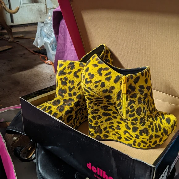 Dollhouse cheetah shoes new in box - Picture 1 of 5